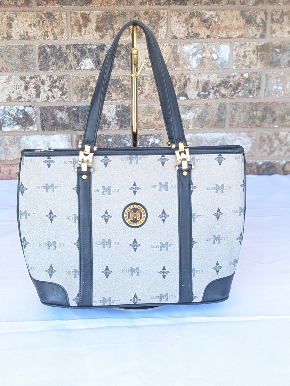 Metro city Signature Medium  Tote Bag in Gray and Navy Blue